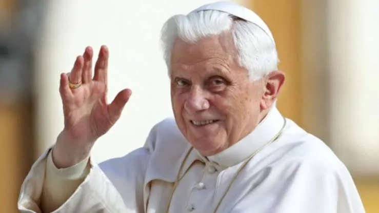 AOS 95 ANOS, MORRE PAPA BENTO XVI