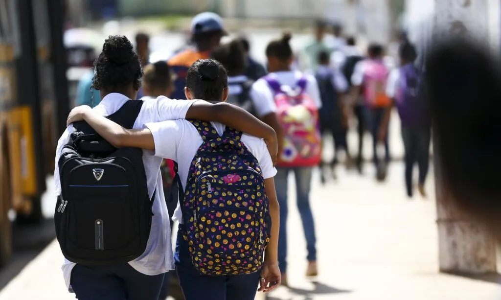 PESQUISA REVELA QUE ESTUDANTES DO ENSINO INTEGRAL TÊM NOTAS MAIORES NO ENEM