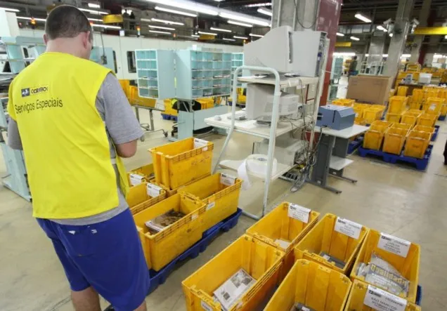 CORREIOS CONTINUAM EM GREVE EM TODO PAÍS