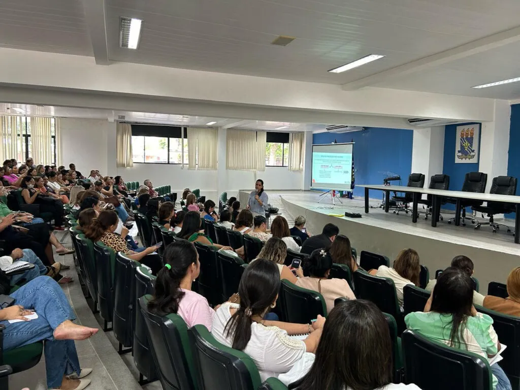 NA PARAÍBA, 1.600 PROFISSIONAIS SÃO CAPACITADOS EM SALA DE VACINA