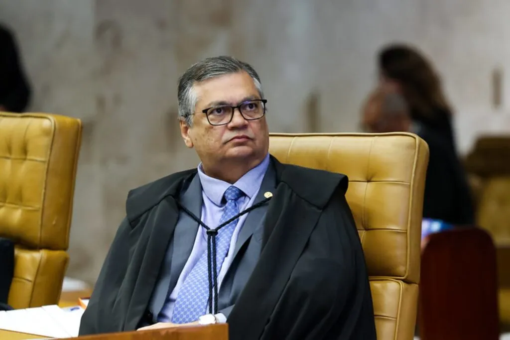 EM MEIO À TENSÃO COM OS EUA, DINO DECIDE QUE LEIS ESTRANGEIRAS UNILATERAIS SÃO INVÁLIDAS NO BRASIL