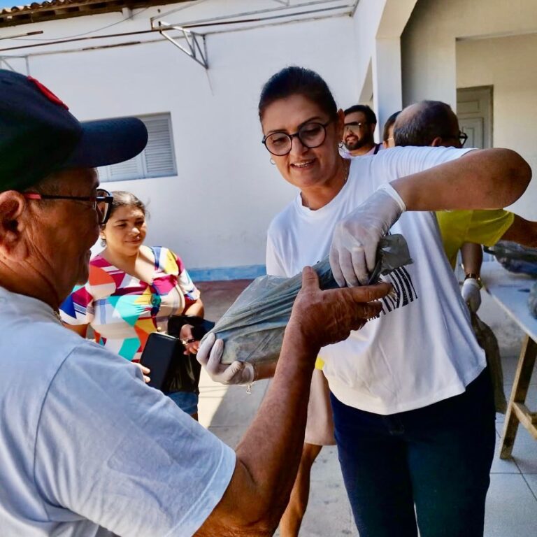 EM CUITÉ DISTRIBUI 4,5 TONELADAS DE PEIXE DURANTE A SEMANA SANTA